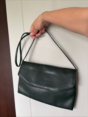 Vintage forest green leather purse made in Korea 1980s like new
